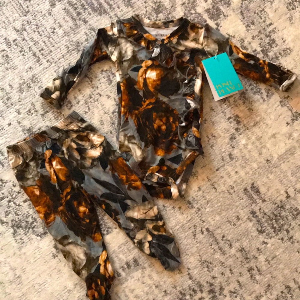 Brand New Posh Peanut 2 piece Set